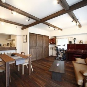 ���ׄe��һ�����ɫ�Ҿ��b��